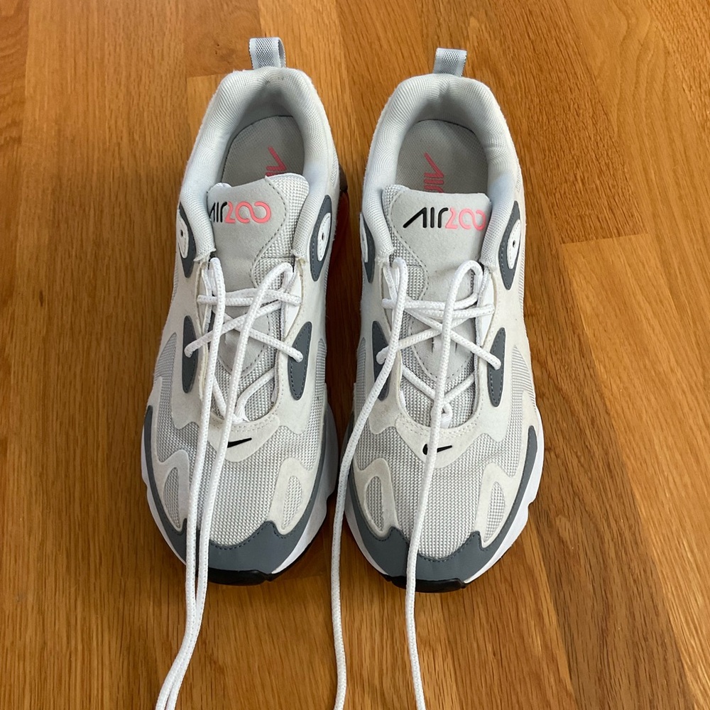 NIKE WOMENS AIR SIZE 9